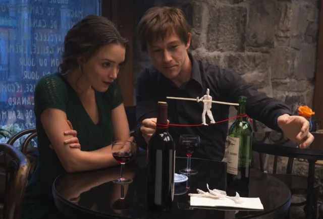 Joseph Gordon-Levitt chodzi między wieżami World Trade Center