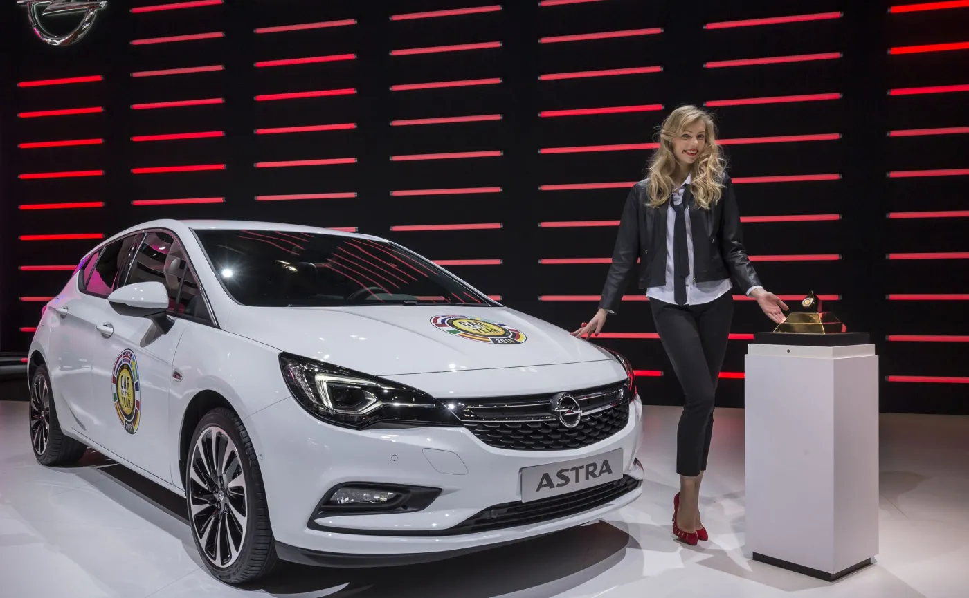 8797342-opel-astra-car-of-the-year-2016-298816.jpg