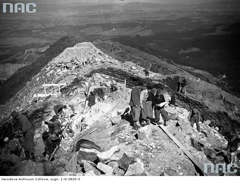 8840514-budowa-fundamentow-stacji-na-kasprowym.jpg