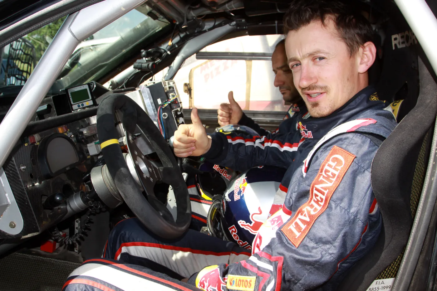 Adam Małysz miał wypadek. Dachował samochodem