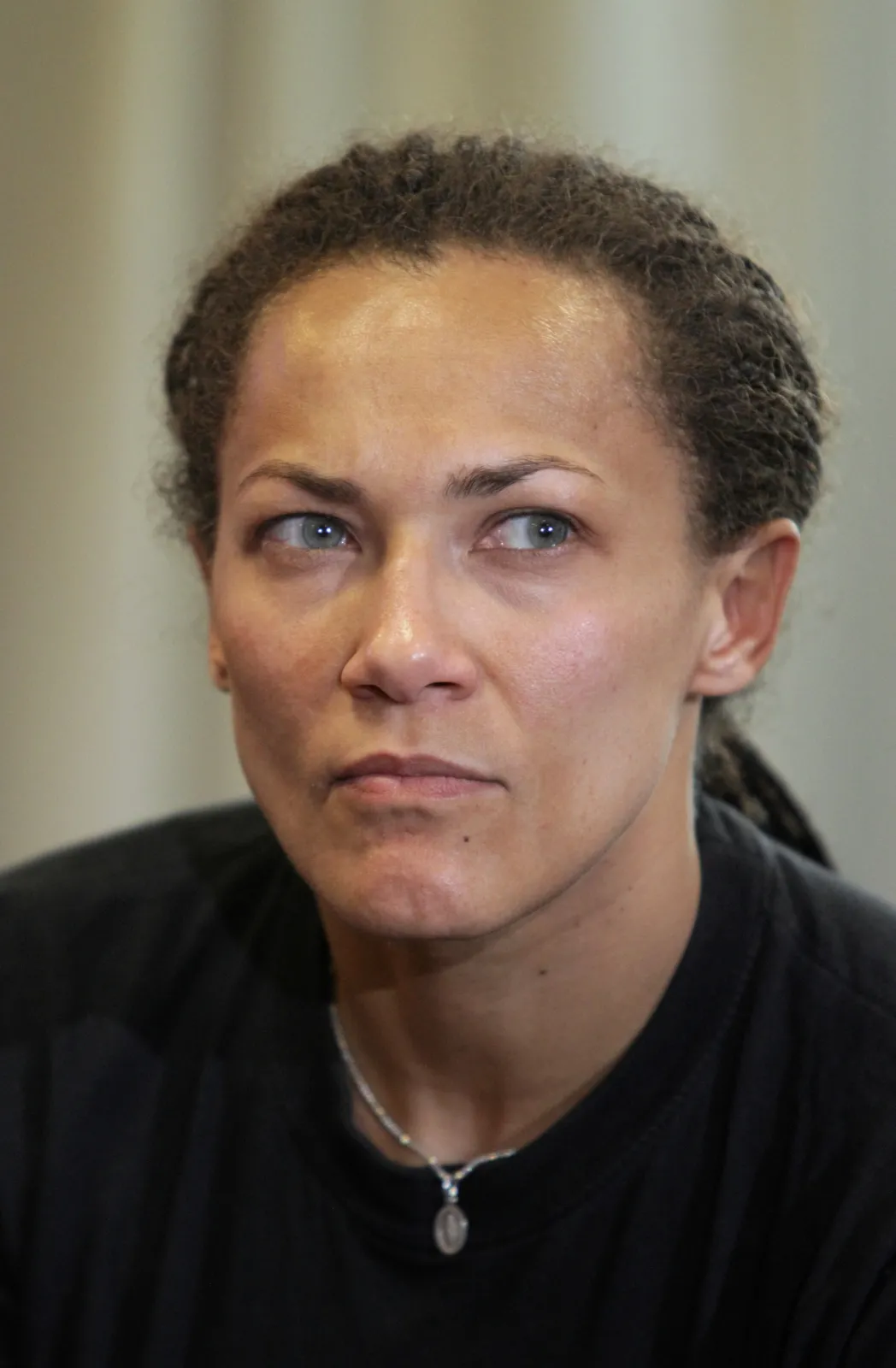 8895656-wloszka-anita-torti-podczas-konferencji.jpg