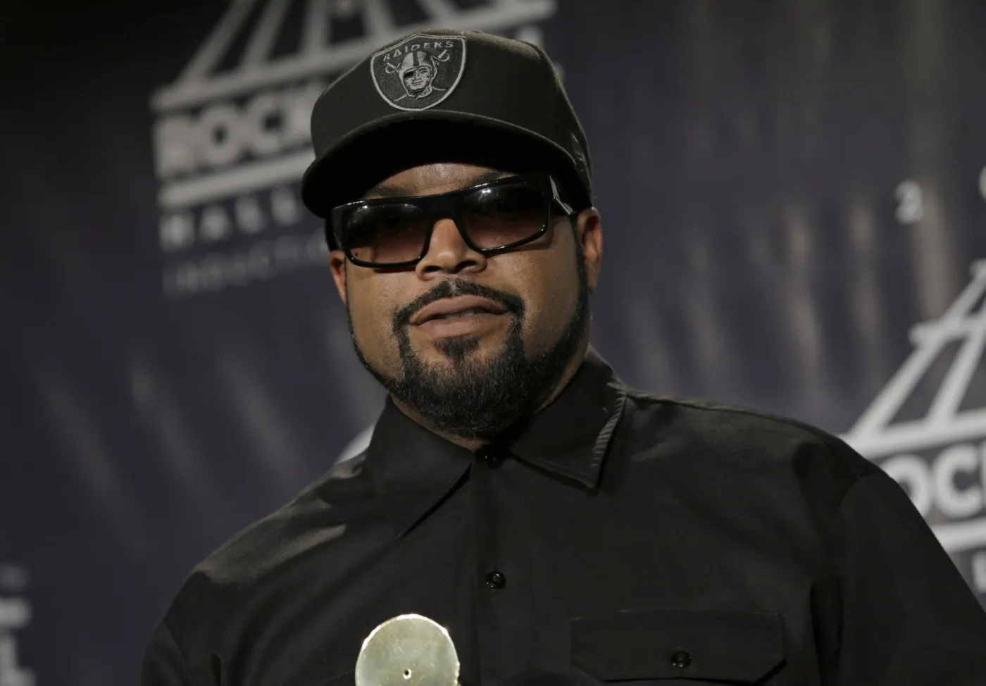8922499-ice-cube.jpg