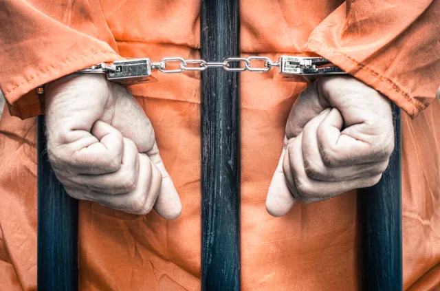 Ucieczka jak z sensacyjnego filmu. Narkotykowy boss na wolności