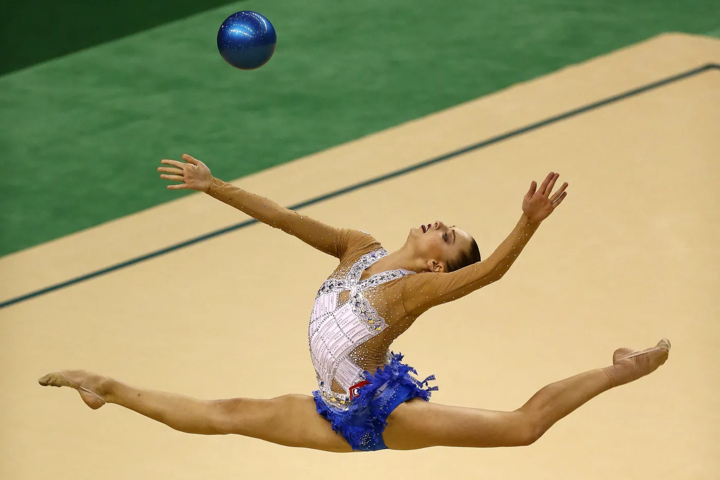 8962597-dziewczyny-z-gumy-walcza-o-olimpijskie.jpg