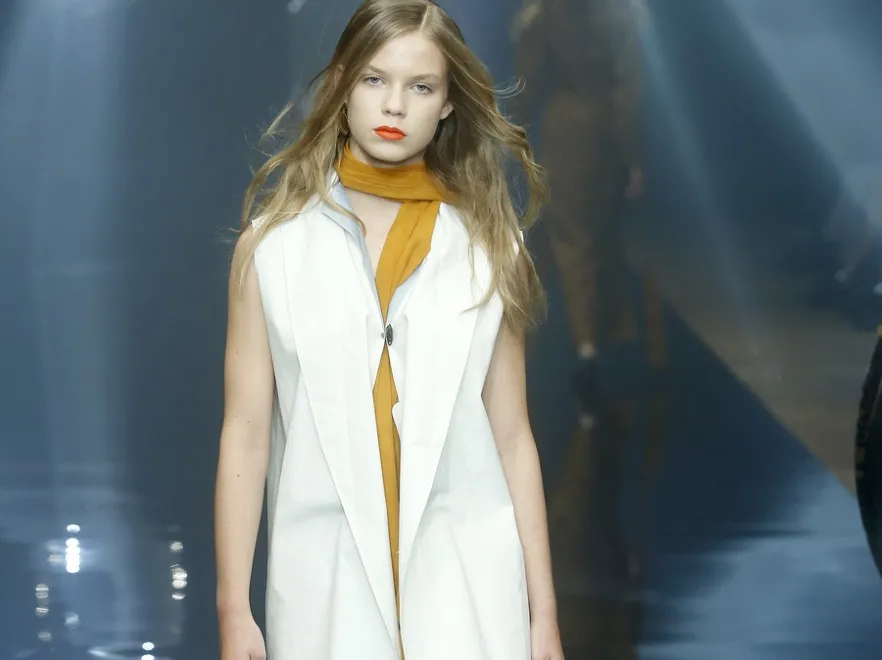 Córka Kingi Rusin i Tomasza Lisa gwiazdą pokazu polskich projektantów. FOTO