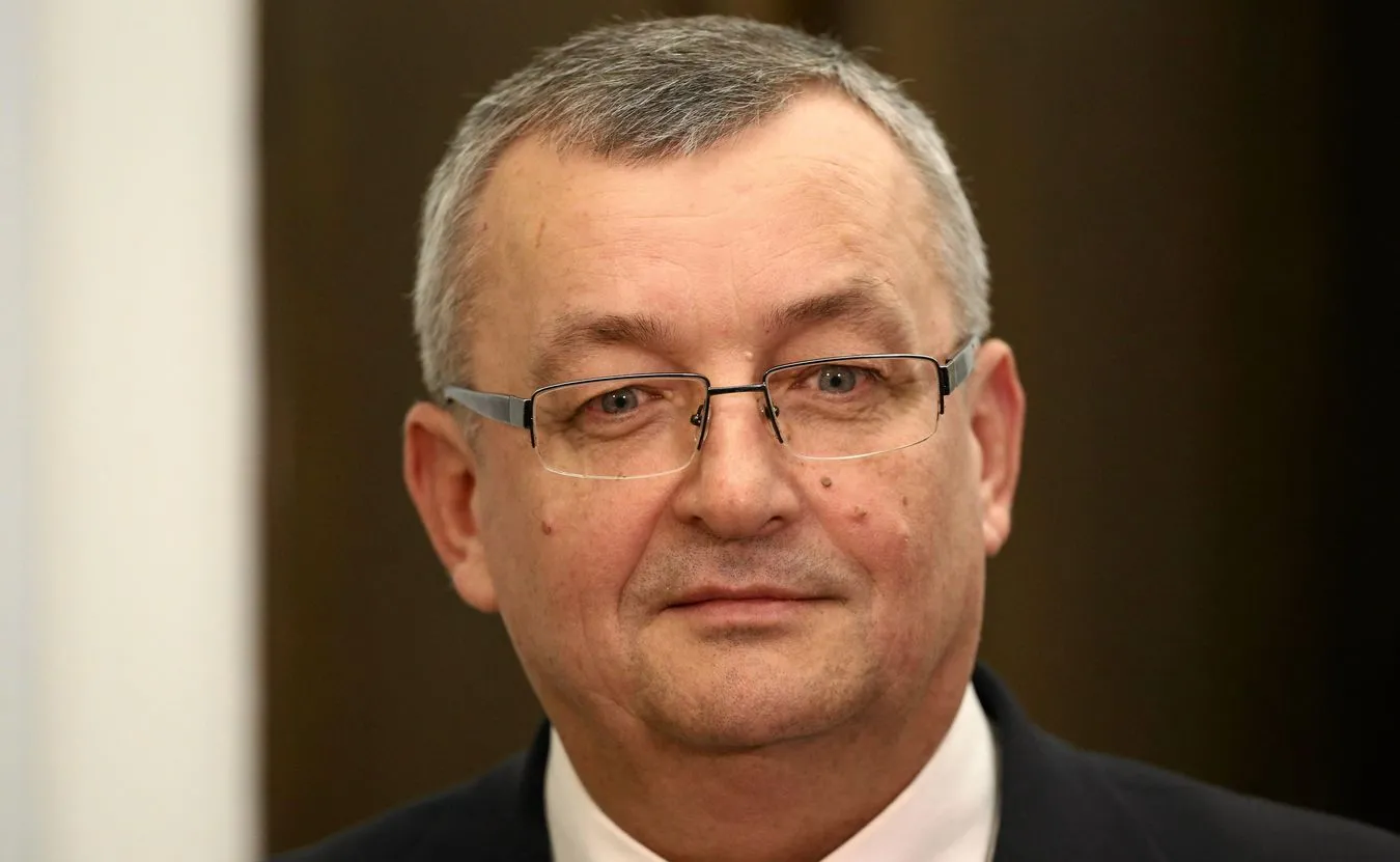 8669889-andrzej-adamczyk-minister-infrastruktury.jpg
