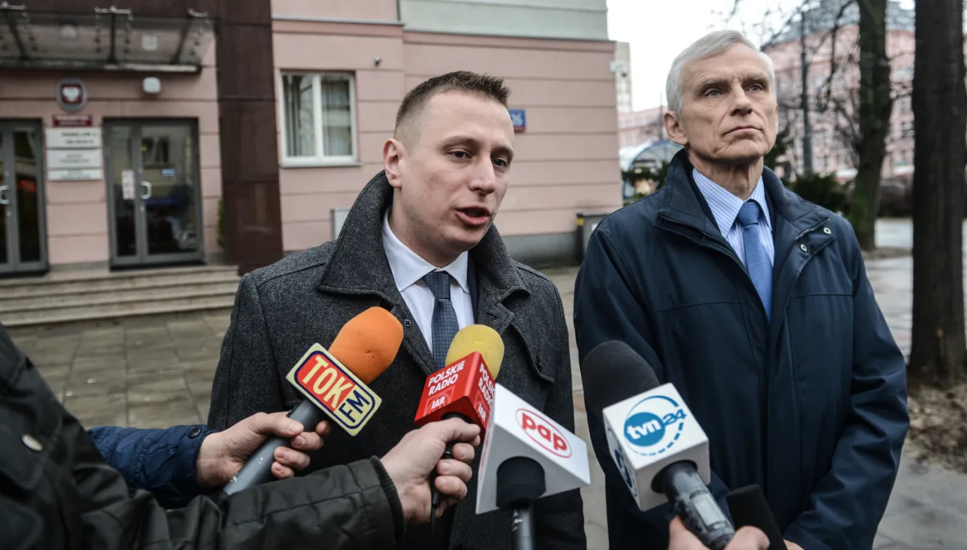 Krzysztof Brejza (L) i Marcin Święcicki (P) podczas konferencji prasowej KP PO dot. złożenia wniosku do Prokuratora Generalnego ws. objęcia osobistym nadzorem postępowań w sprawach SKOK