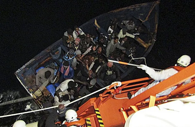 250 funkcjonariuszy z 24 krajów, w tym z Polski. Trwa rejestracja migrantów na Lesbos