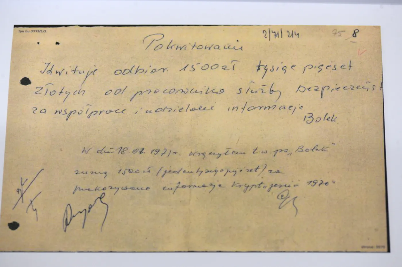 8762063-pierwsza-partia-dokumentow-dotyczacych.jpg