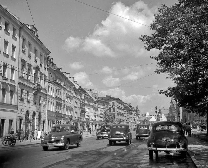 9207518-warszawa-1953-krakowskie-przedmiescie.jpg