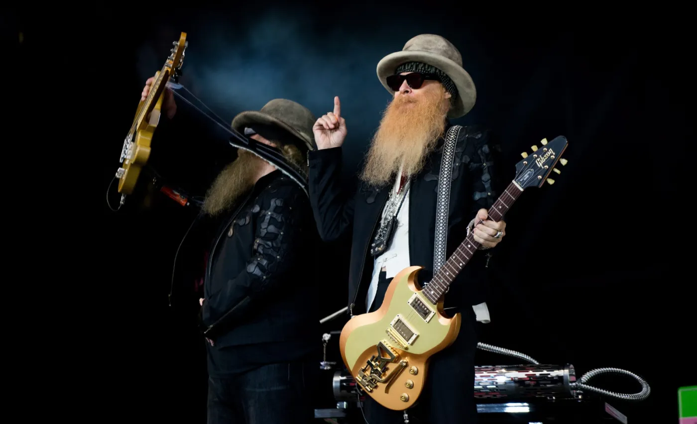 9221117-zz-top.jpg