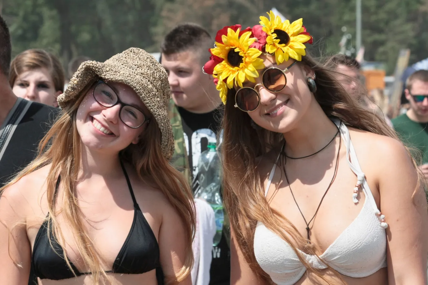 9290068-nie-zabraklo-nawiazan-do-dzieci-kwiatow.jpg
