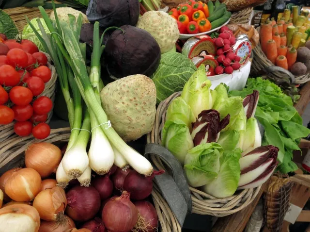 Rosja chce częściowo znieść embargo na warzywa i mięso z Zachodu. "Określone kwoty na produkty dla dzieci"