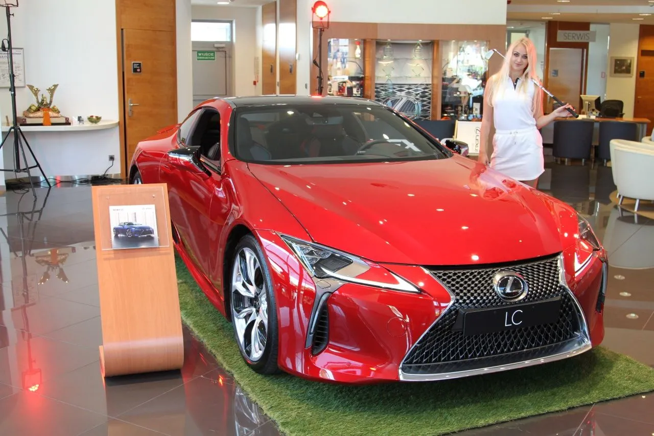 9384542-lexus-lc.jpg