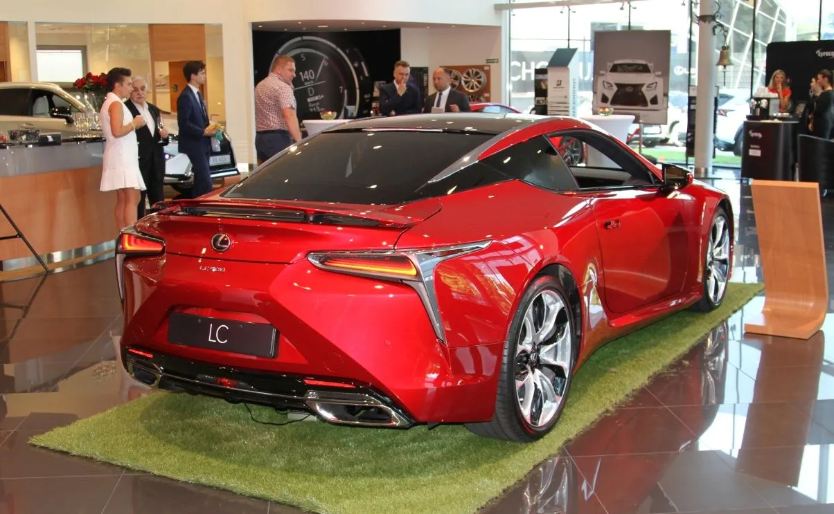 9384573-lexus-lc.jpg