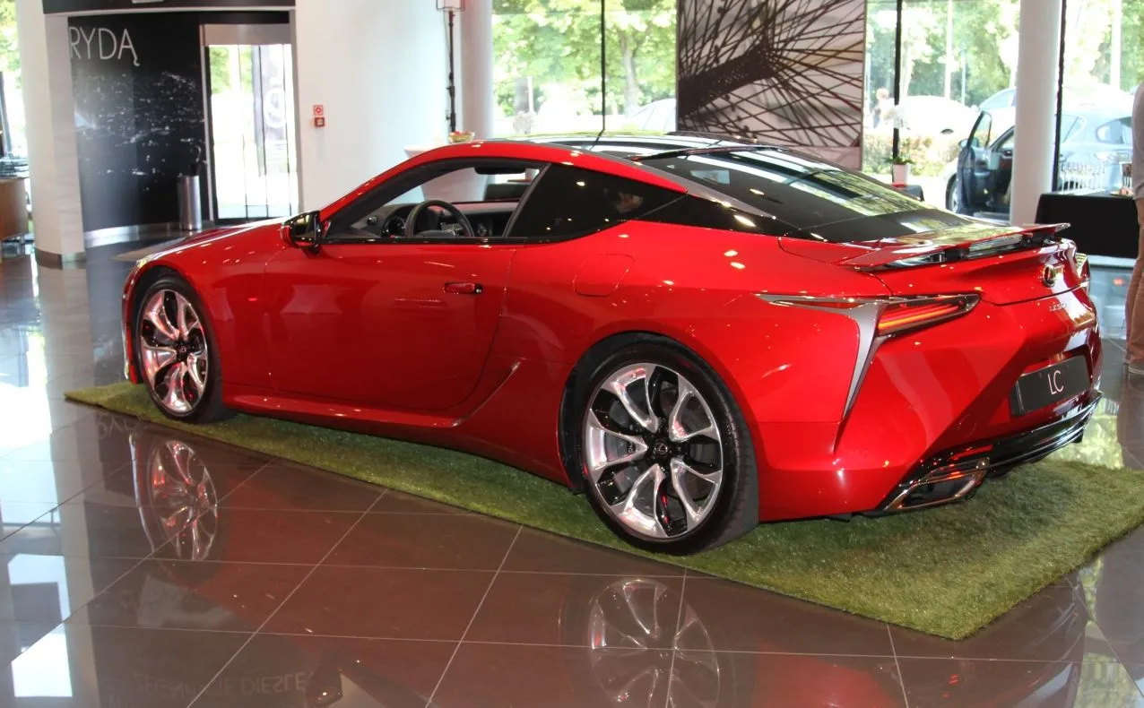 9384635-lexus-lc.jpg