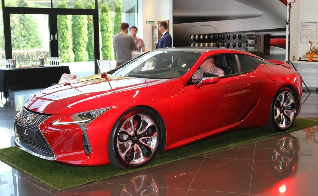9384666-lexus-lc.jpg