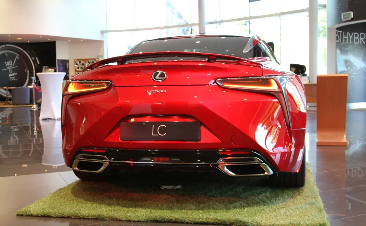 9384760-lexus-lc.jpg