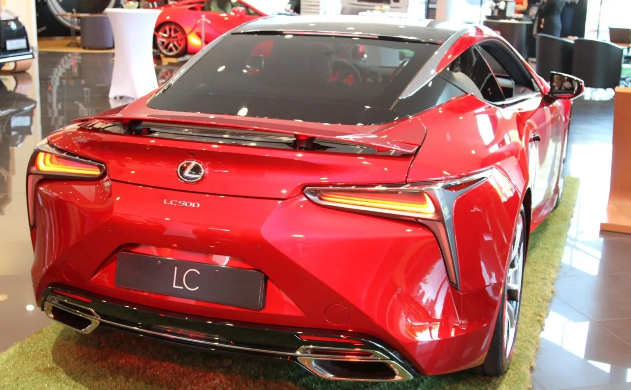9384947-lexus-lc.jpg