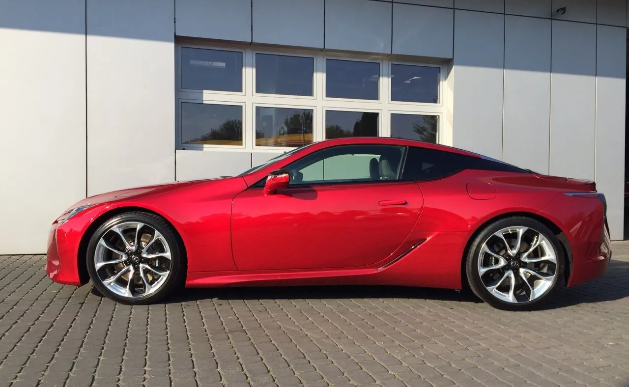 9385009-lexus-lc.jpg