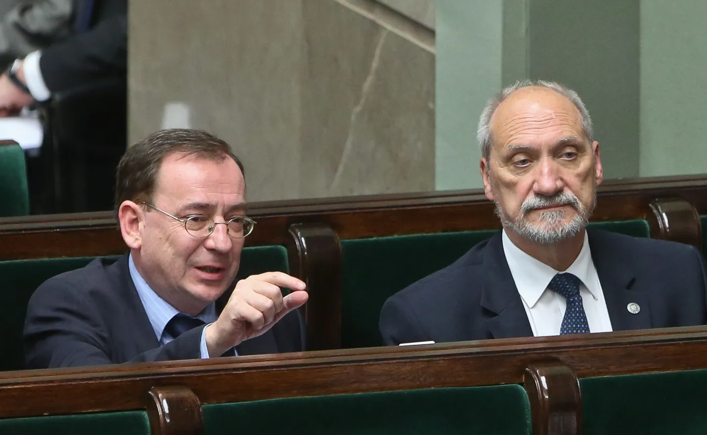 Mariusz Kamiński i Antoni Macierewicz w ławach rządowych w Sejmie