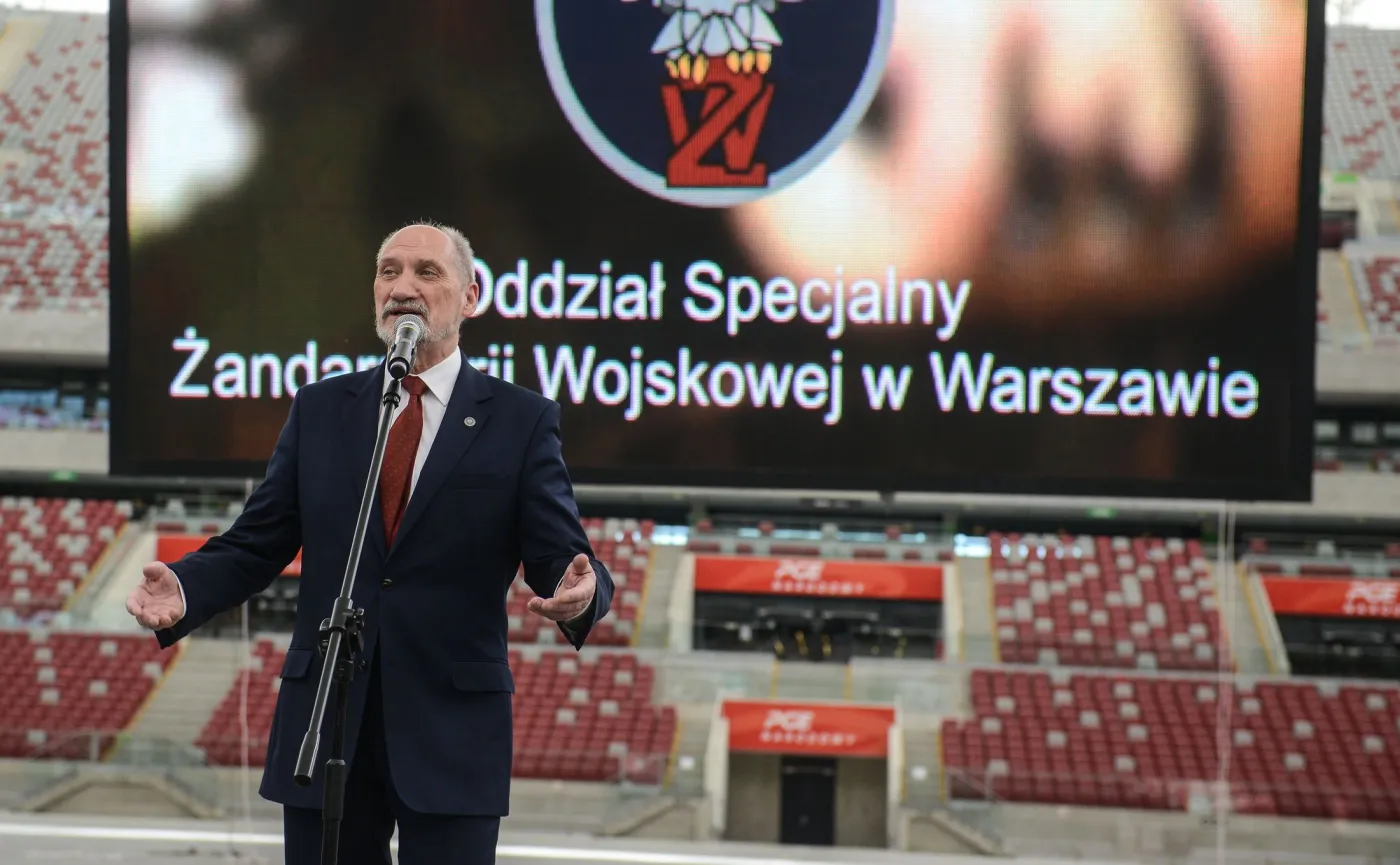 9072173-pokaz-wyszkolenia-oddzialu-specjalnego.jpg