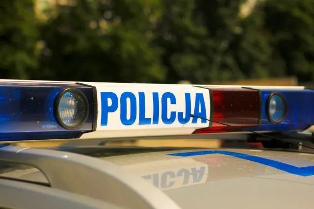 Był pijany, wiózł samochodem 8 osób i dachował. Trafił za kratki