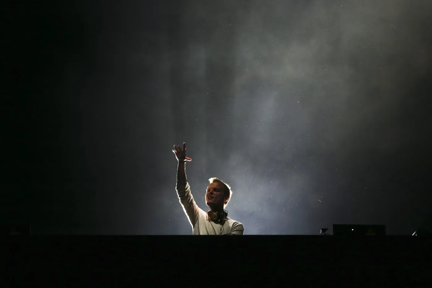 9096884-avicii.jpg
