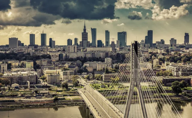"Wyborcza" ujawnia nowy układ warszawski. Jak reprywatyzowano działkę na Placu Defilad?