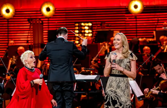 9652568-malgorzata-ostrowska-i-anita-lipnicka.jpg