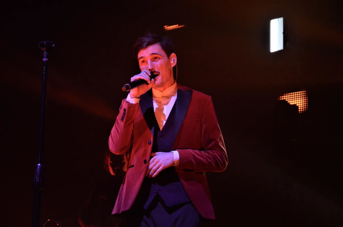 9694057-dawid-podsiadlo-koncert-na-warszawskim.jpg