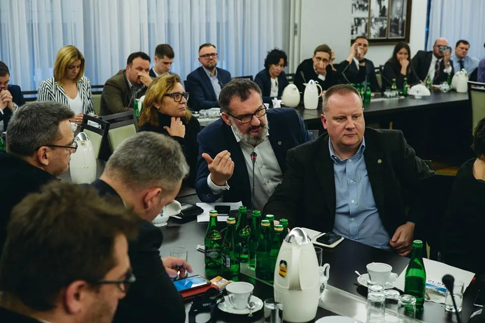 9720360-dziennikarze-na-spotkaniu-z-marszalkiem.jpg
