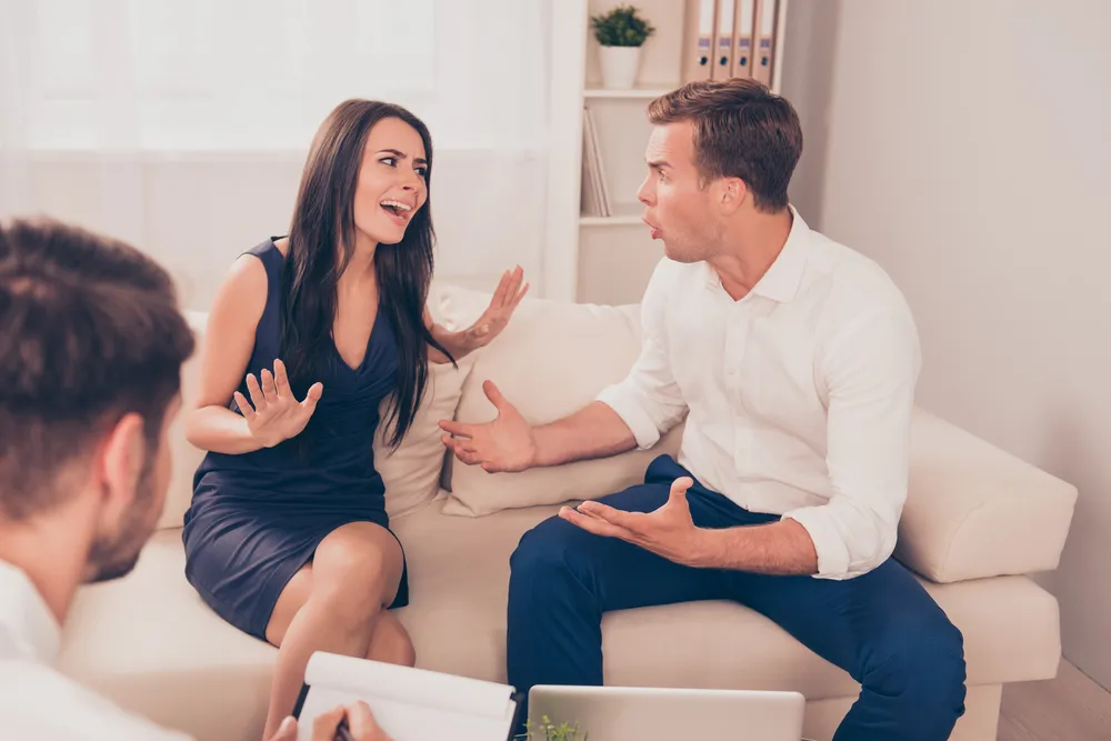 Pokłóciłaś się z rodziną podczas świąt? Oto sposoby na zakopanie wojennego toporu