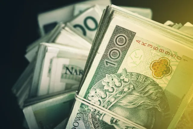 Budżetówka chciała podwyżek i je dostała. Ile dokładnie? Kto największym przegranym?