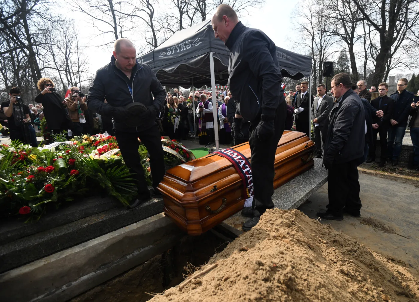 10024187-uroczystosci-pogrzebowe-dziennikarza.jpg
