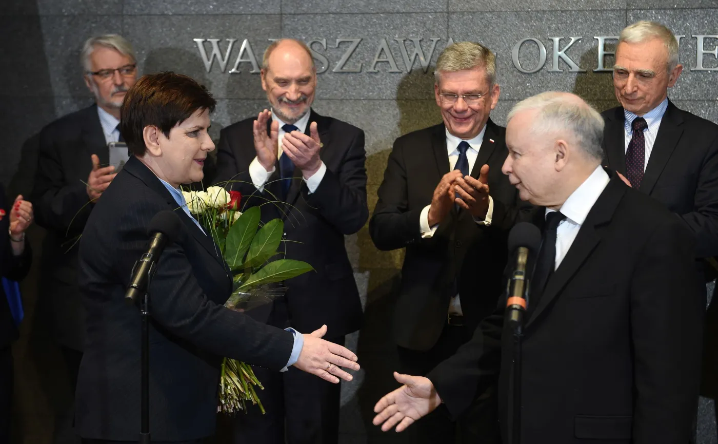 Przywitanie Beaty Szydło na lotnisku Chopina