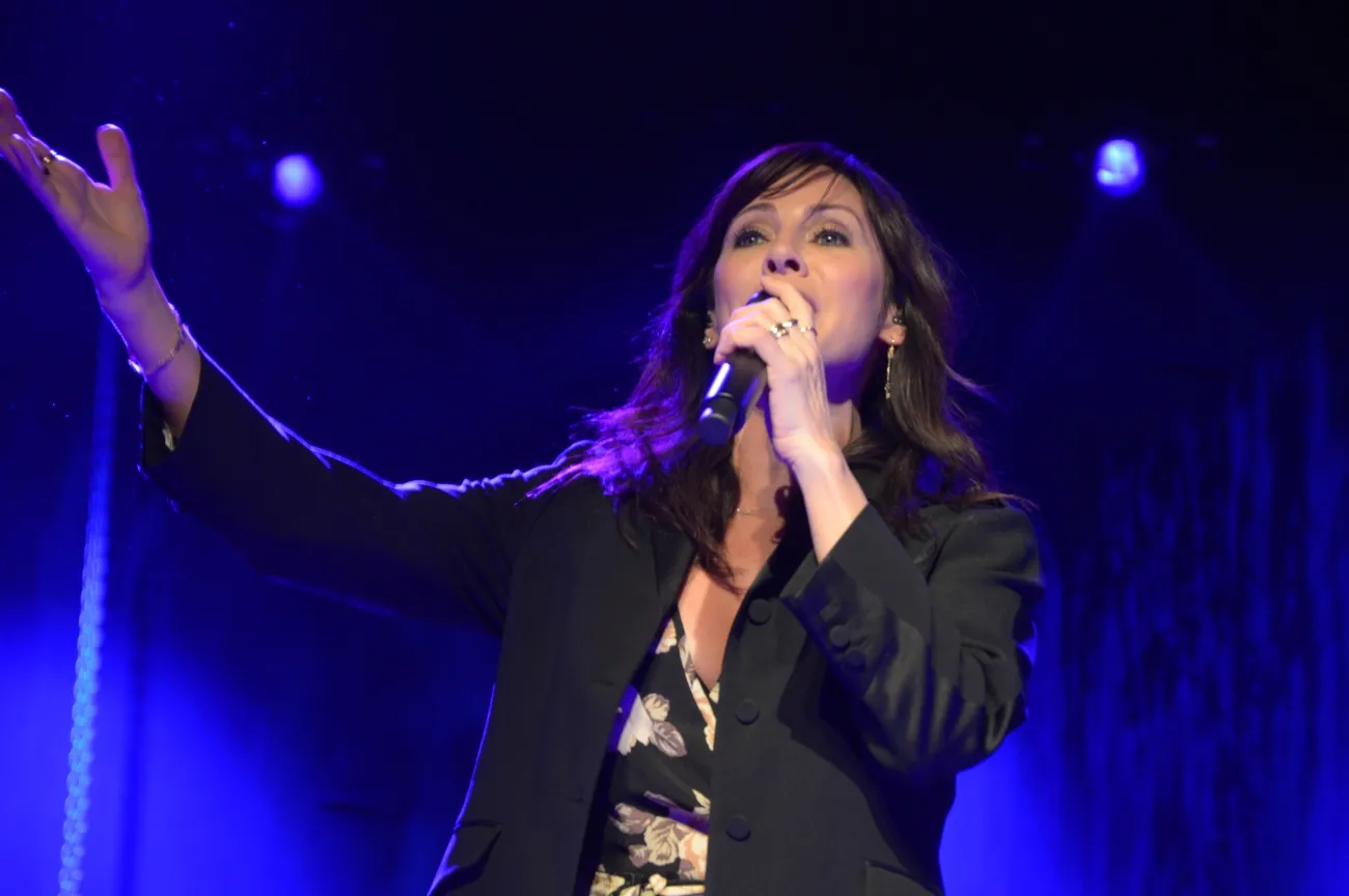 10100334-natalie-imbruglia-zagrala-w-warszawskim.jpg