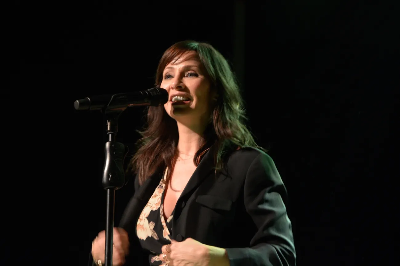 10100427-natalie-imbruglia-zagrala-w-warszawskim.jpg