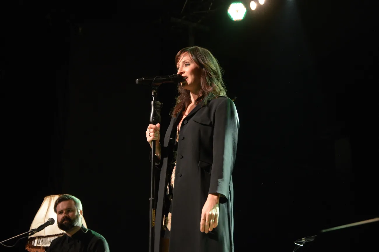 10100458-natalie-imbruglia-zagrala-w-warszawskim.jpg
