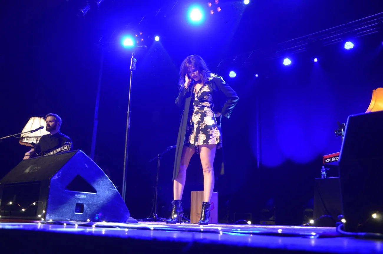 10100489-natalie-imbruglia-zagrala-w-warszawskim.jpg