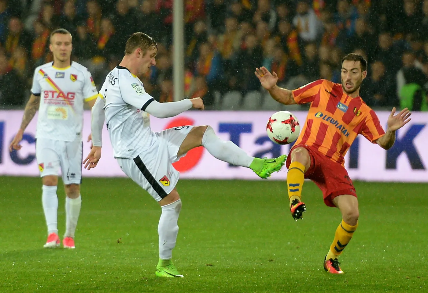 Lotto Ekstraklasa: Lider stracił punkty w Kielcach. Korona - Jagiellonia 1:1