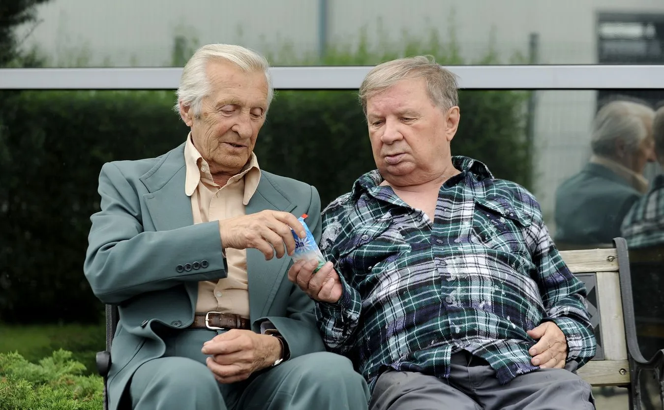 Andrzej Kopiczyński i Roman Kłosowski, bohaterowie serialu "Czterdziestolatek"