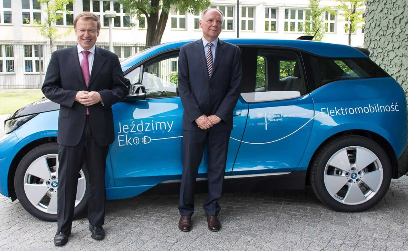 10392551-bmw-i3.jpg