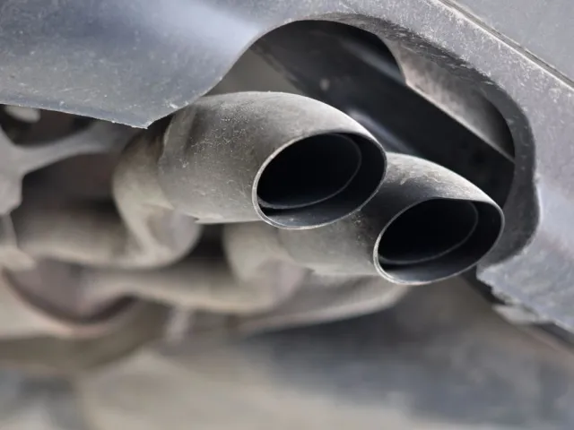 Naukowcy biją na alarm: 4,5 tys. zgonów z powodu emisji spalin z silników Diesla