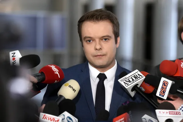 Rzecznik rządu o oświadczeniu Tuska ws. uchodźców: To zaskakujące, że grozi Polsce sankcjami