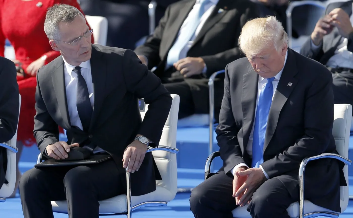 Prezydent USA Donald Trump i sekretarz generalny NATO Jens Stoltenberg na szczycie państw sojuszu