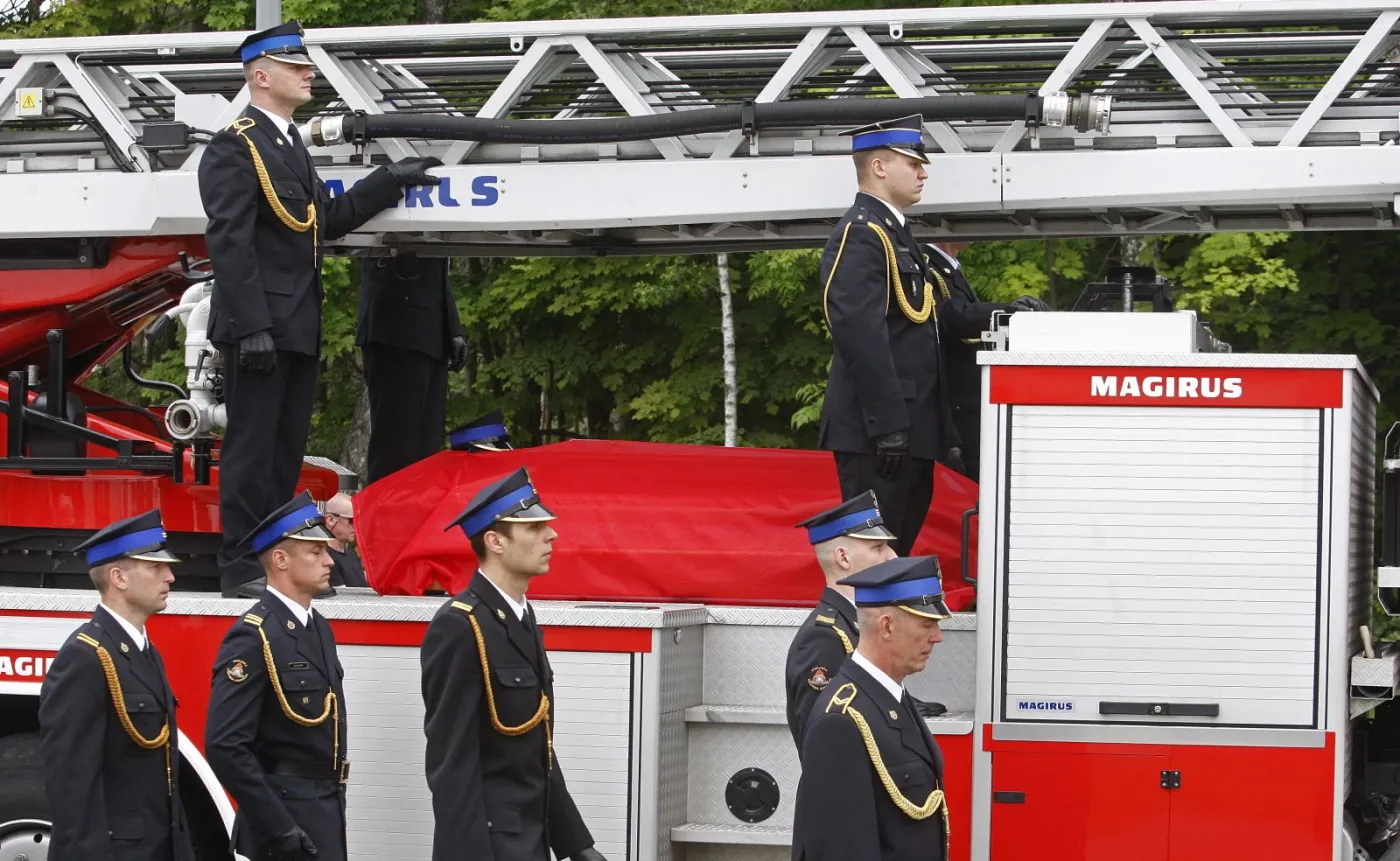 Uroczystości pogrzebowe ogniomistrza Przemysława Piotrowskiego
