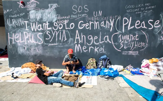 "Ciapaci won z Europy", "Asfalt musi leżeć". Najwyższy przejaw patriotyzmu?