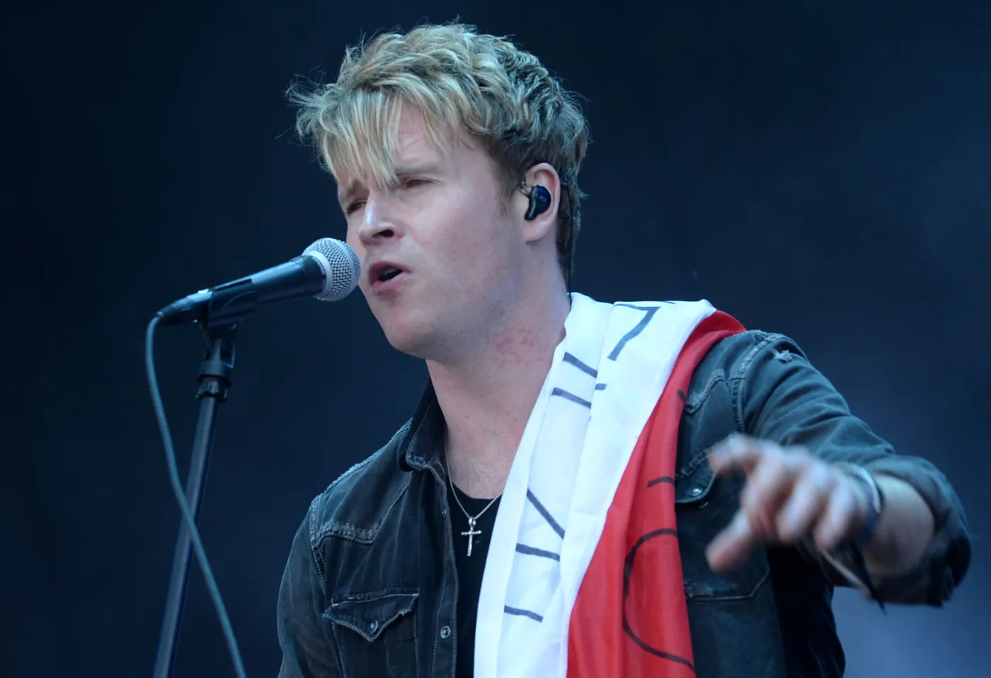 Steve Garrigan, wokalista irlandzkiej grupy Kodaline podczas koncertu w pierwszym dniu Orange Warsaw Festival 2017 w Warszawie