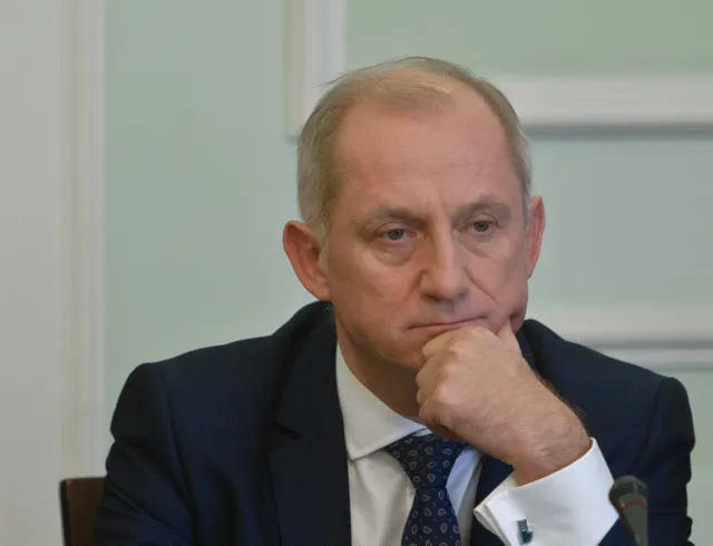 Polowanie na następcę Radziwiłła? Neumann: PiS szukał nowego ministra zdrowia wśród ludzi PO